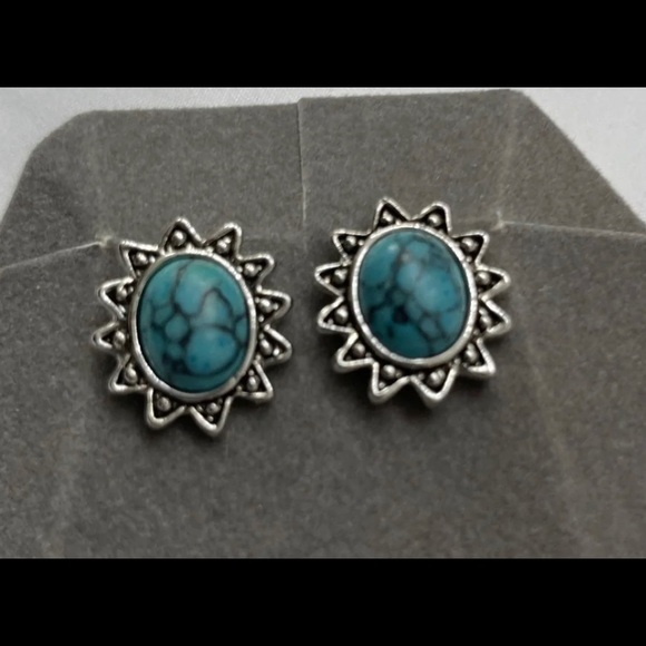 Turquoise & Silver Earrings - Picture 3 of 4